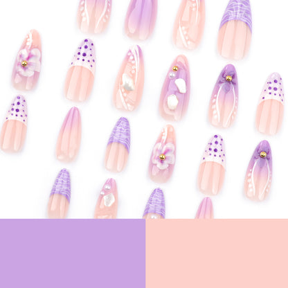 Kunstvolle Nagelverlängerungen mit eleganten floralen Verzierungen Brehn