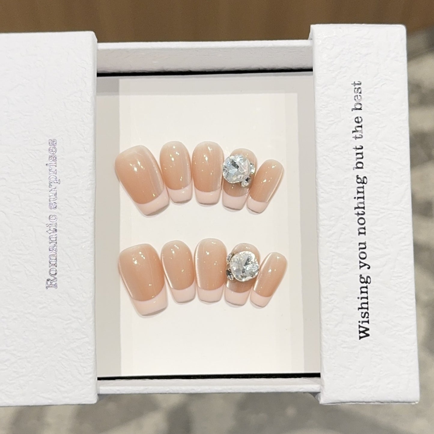 Kunstnagelspitzen mit Eleganten Strassakzenten Brehn