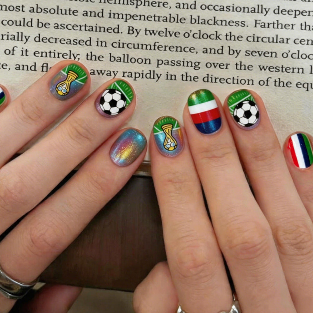 Kreatives Kunstnageldesign mit Fußballmotiven Brehn