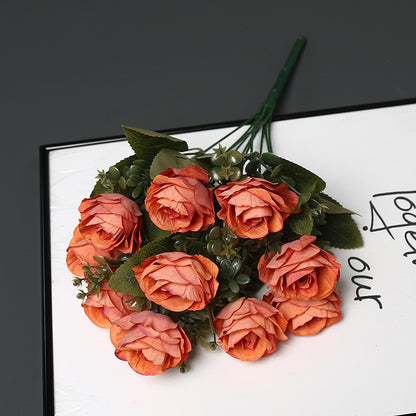 Kunstblumenstrauß für die Innendekoration