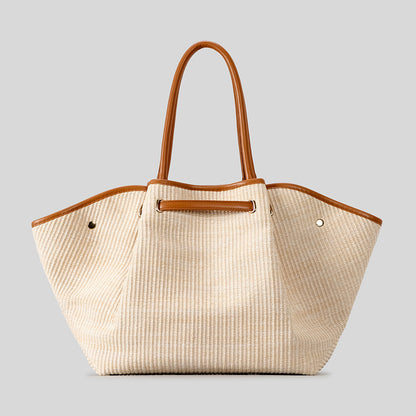 Elegante strukturierte Strohtasche
