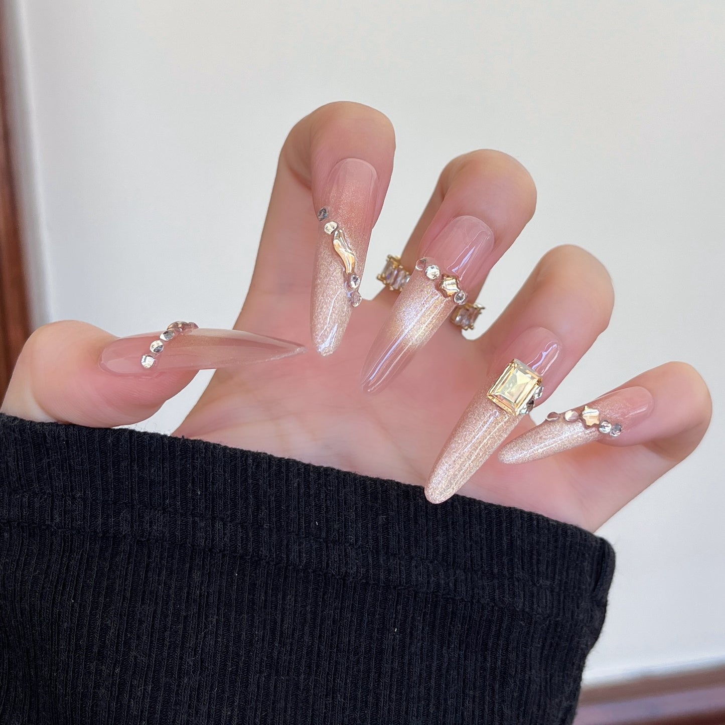 Glamouröse Stiletto Press-On Nagelverlängerungen Brehn