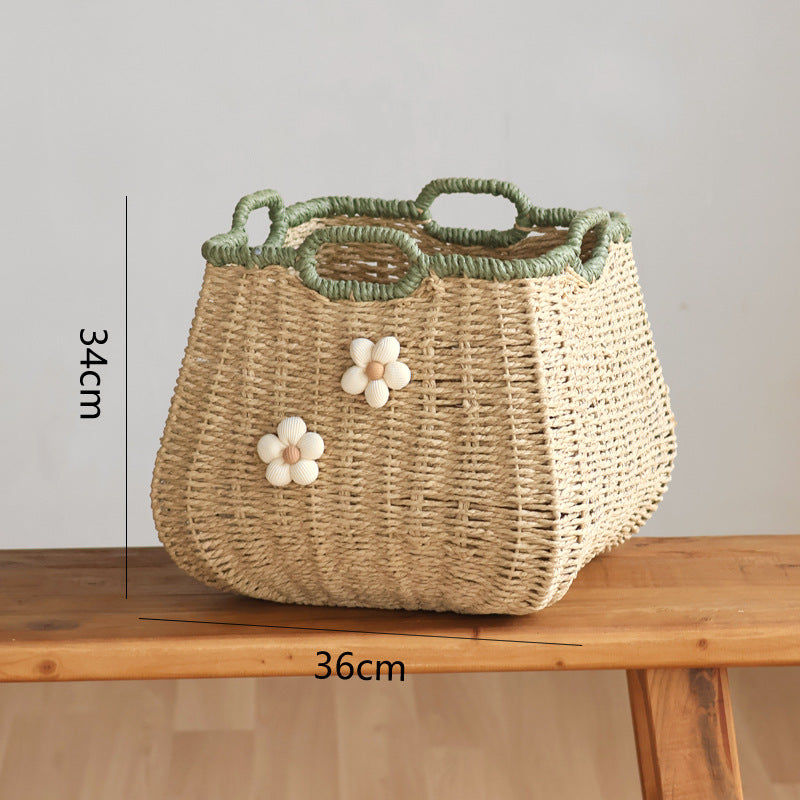 Handgefertigter Korb mit Blumenapplikation Brehn