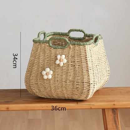 Handgefertigter Korb mit Blumenapplikation Brehn