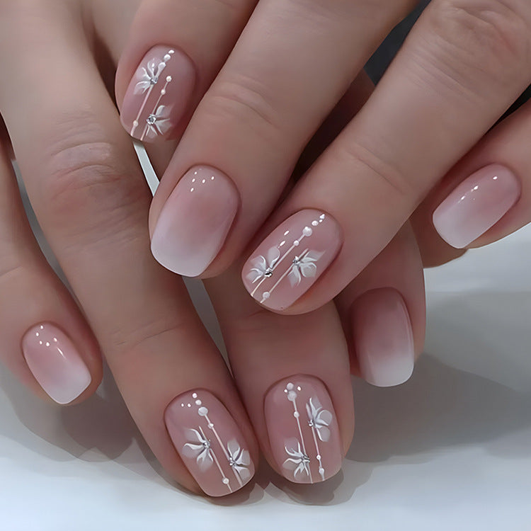 Kunstnägel mit Elegantem Floralen Design Brehn