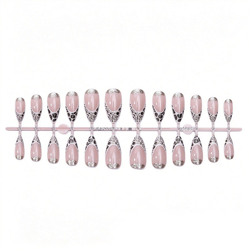 Elegante Stiletto Press-On Nagelkunst mit Glitzerakzenten