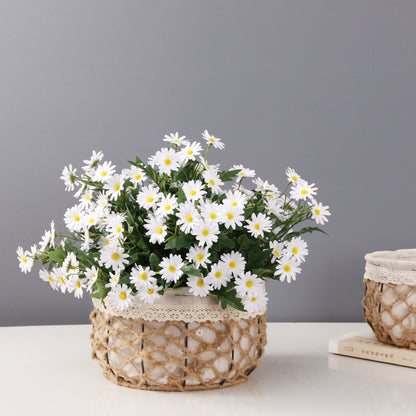Lebensechte Gänseblümchen-Blumenstiel-Anordnung