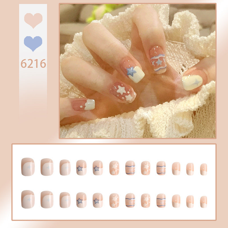 Kunstnagelset mit elegantem French-Tipp und Glitzerakzenten Brehn