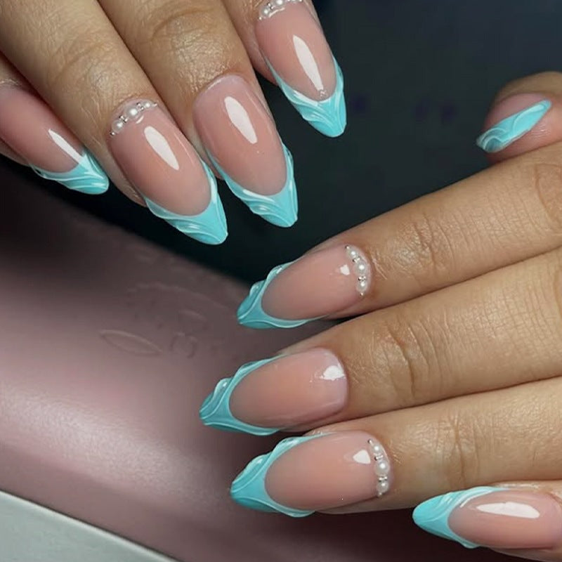 Kunstnagelset mit eleganten French-Spitzen Brehn