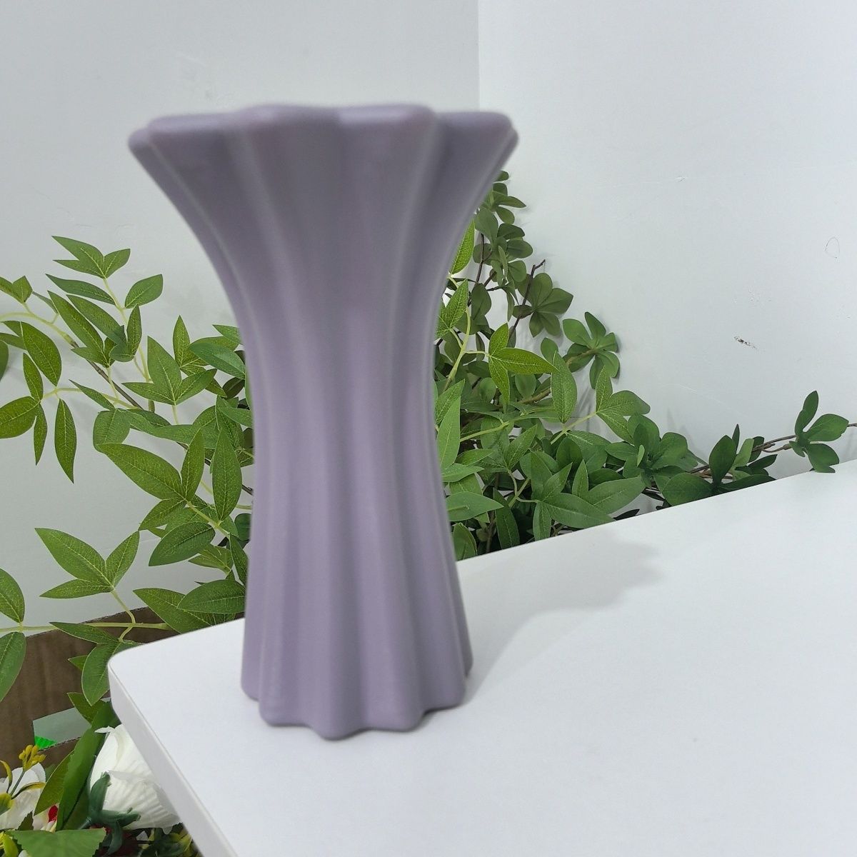 Skulptierte dekorative Blumenvase Brehn