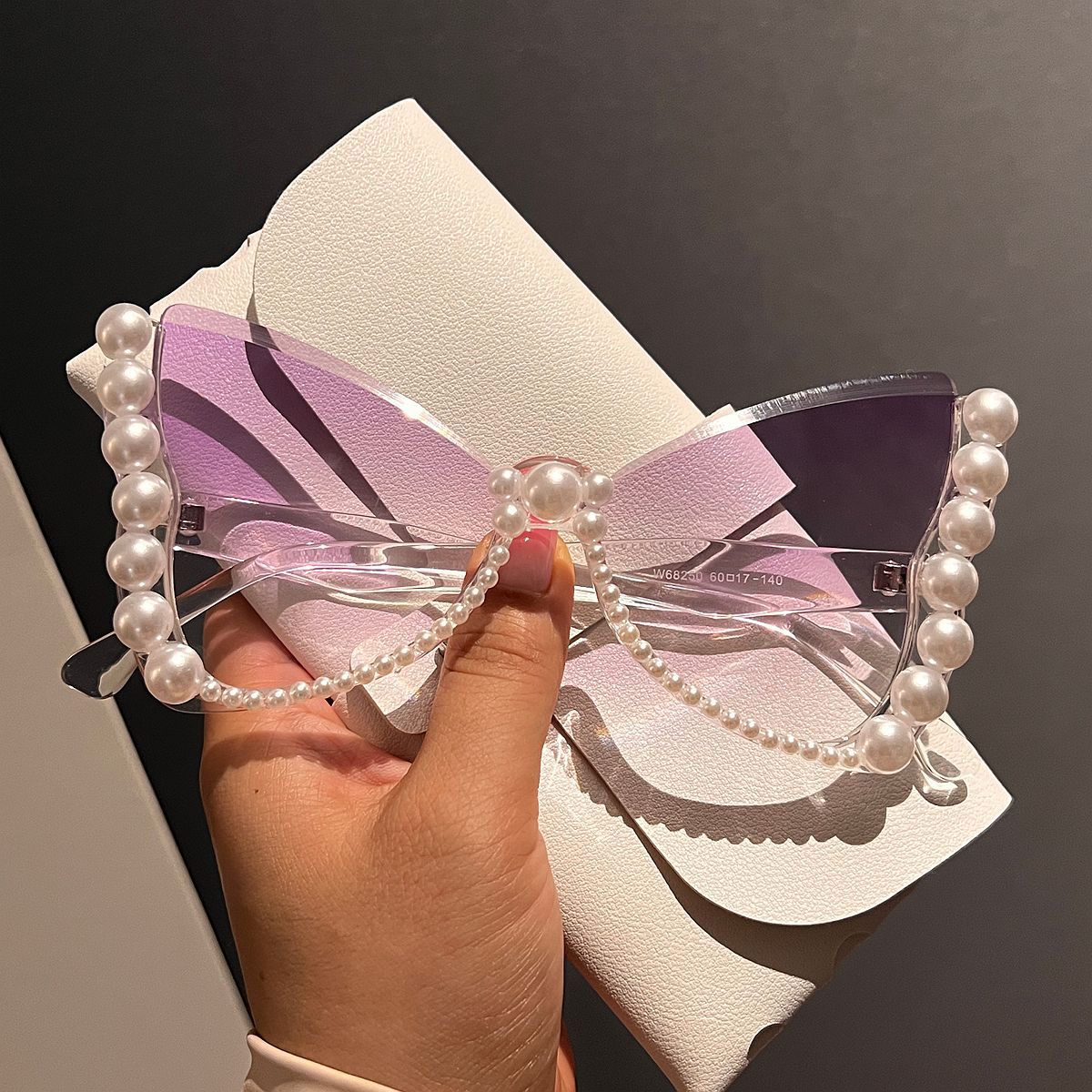 Damen auffällige Sonnenbrille mit Perlenverzierung Brehn