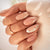 Elegantes Press-On-Nagelset mit floralen Akzentdesigns Brehn