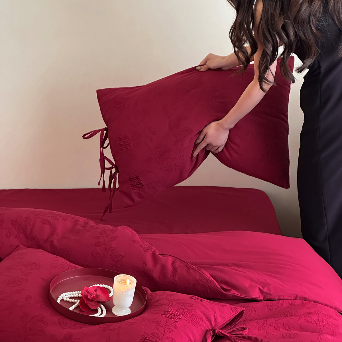 Luxuriöses Baumwollsatin-Bettwäsche-Set mit Zierbändern und Jacquardstruktur