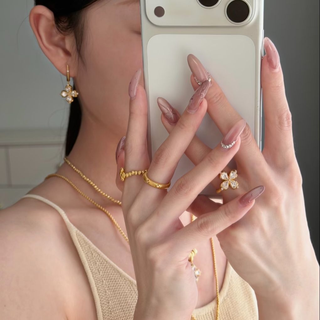 Elegante Nagelkunstverlängerungen