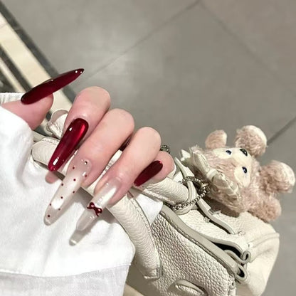 Glamouröse Stiletto Press-On Nagelkunst