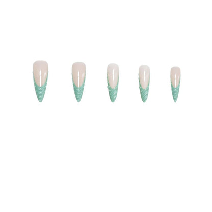 Aufwendige 3D-skulptierte Nagelverzierungen Brehn