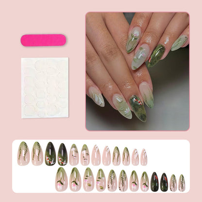 Kunstnagelset mit kunstvollen floralem Design und eleganten Details Brehn