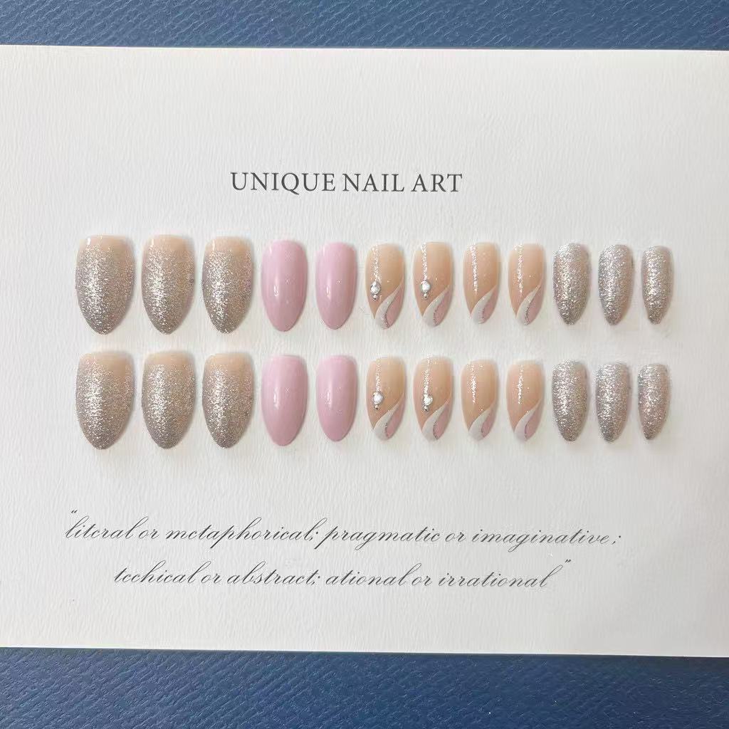 Elegante Künstliche Nageltips mit Glitzerakzenten Brehn