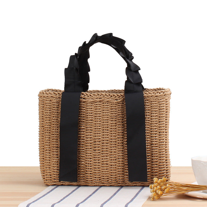 Verspielte Korbtasche mit Elegantem Stoffgriff Brehn