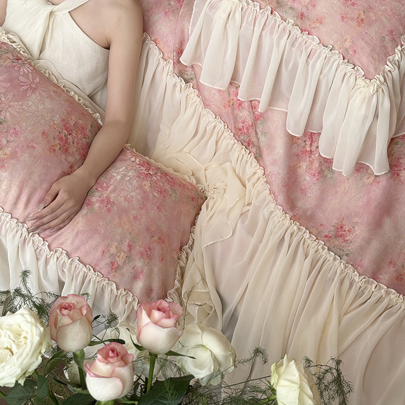 Romantische Satin-Bettwäschegarnitur mit floralem Aquarellprint und üppigem Chiffon-Volant