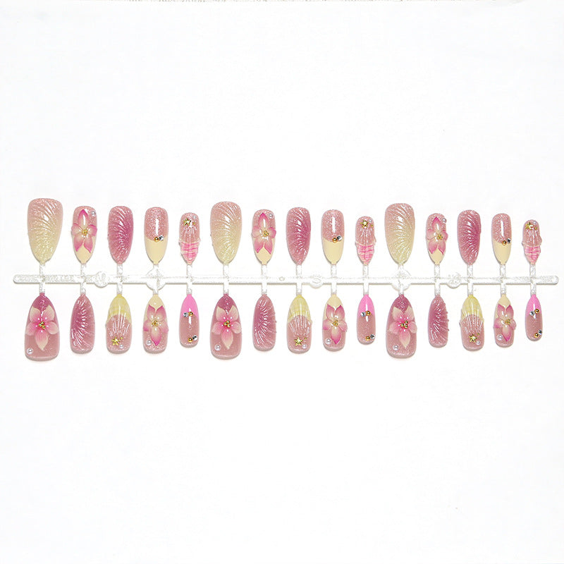 Kunstnagelset mit filigranen Blütenverzierungen und Glitzerelementen Brehn