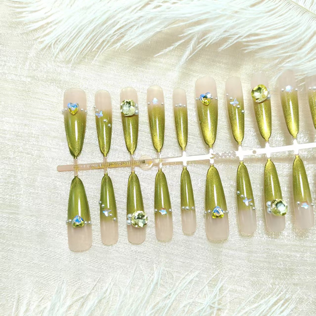 Kunstnägel mit Eleganten Glitzerakzenten Brehn