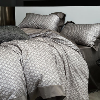 Elegante Bettwäsche-Garnitur aus Baumwollsatin mit dezentem Jacquardmuster und Wendefunktion
