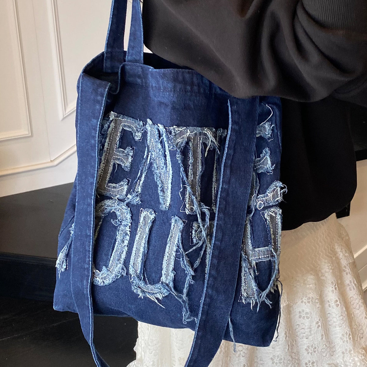 Zerrissene Denim Grafik Tragetasche