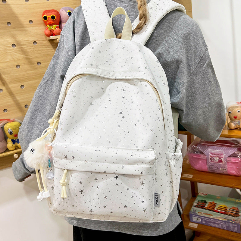 Süßer, mit Sternen verzierten lässiger Rucksack