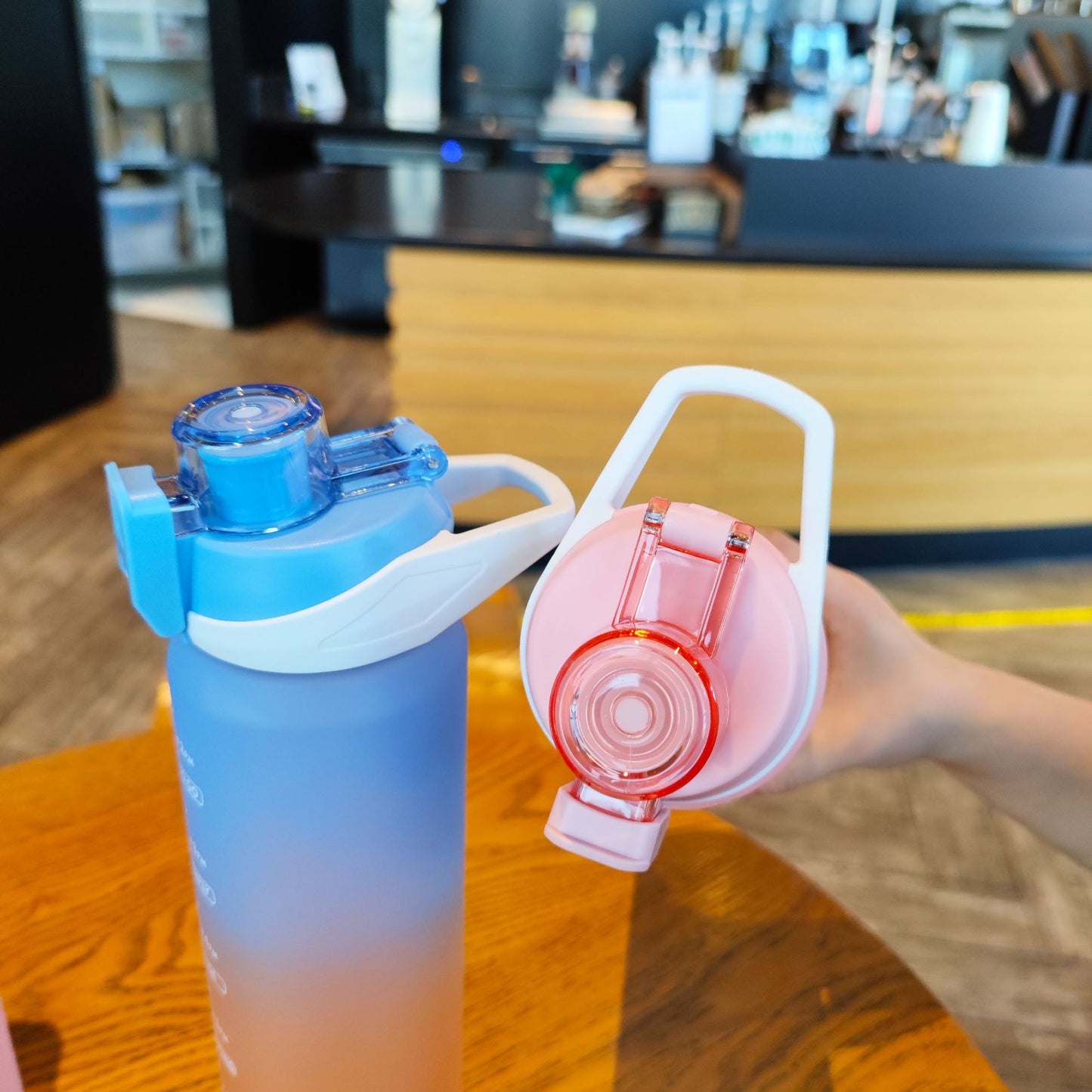 Damen Motivierende Trinkflasche mit einzigartiger Zeitmarkierung und sicherem Verschluss Brehn