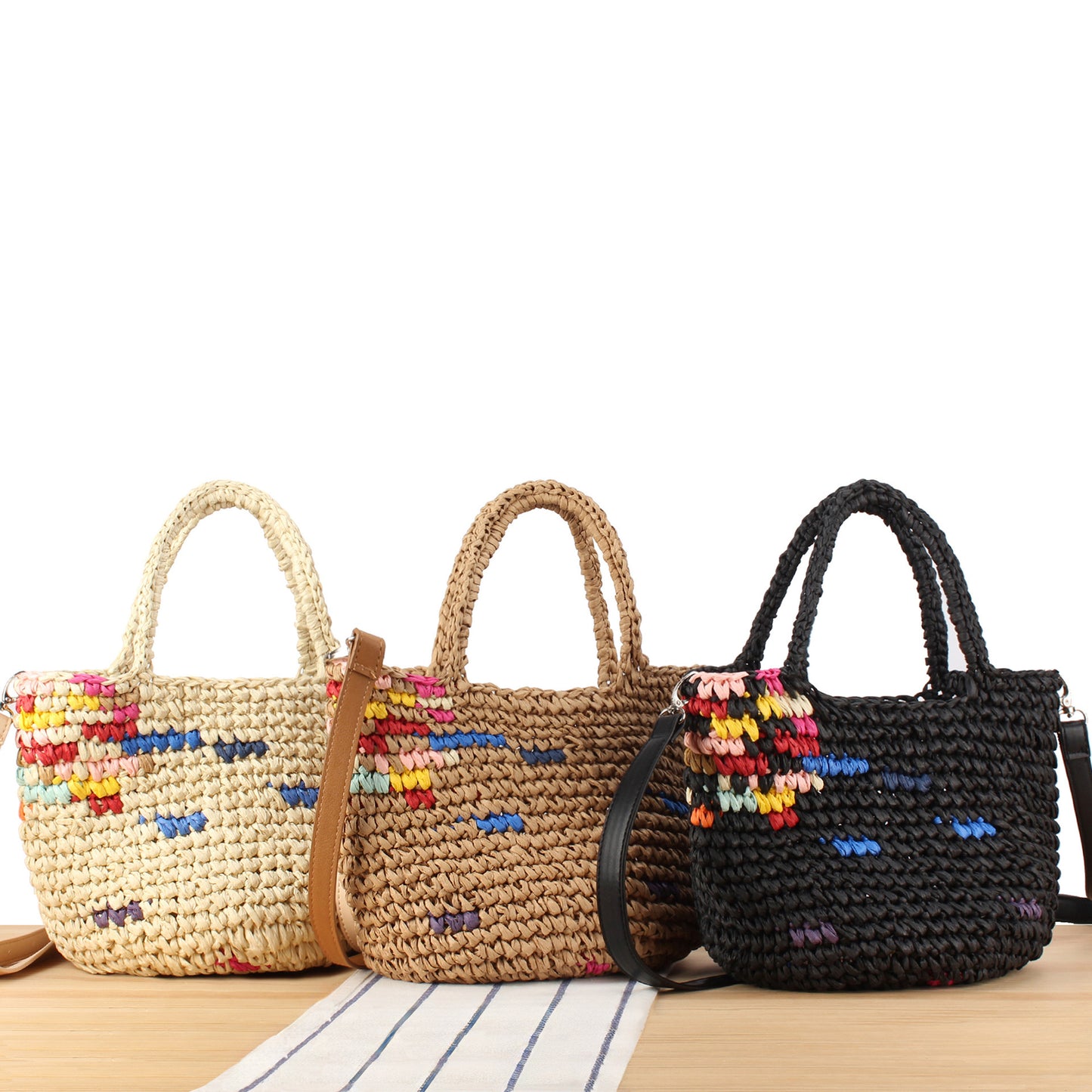 Handtasche Aus Handgearbeitetem Naturmaterial mit Buntem Akzent Brehn