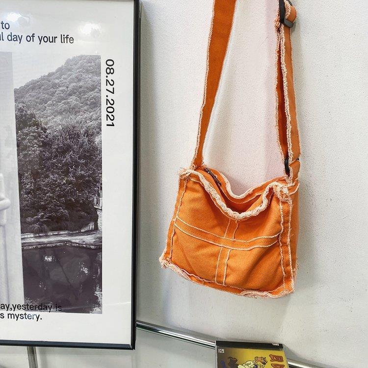 Lässige Fransen-Denim-Schultertasche