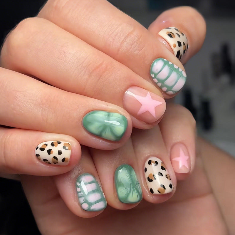 Kunstnagelset mit modernen Tier- und Blumendesigns Brehn