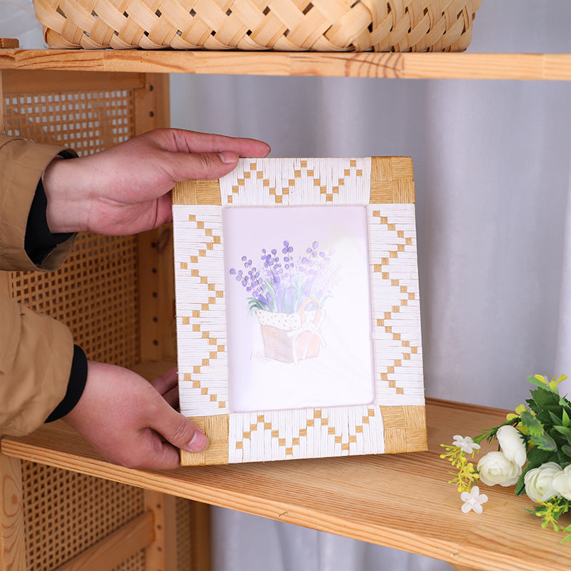 Rustikaler Rahmen Aus Geflochtenem Rattan Brehn