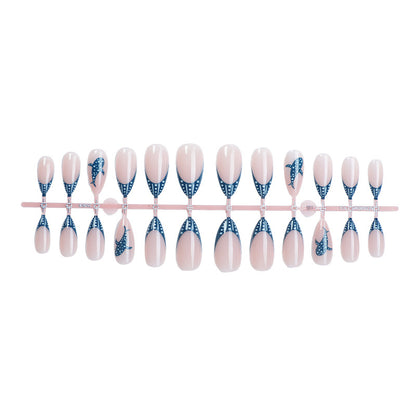 Kreatives Nagelset mit maritimem Design Brehn