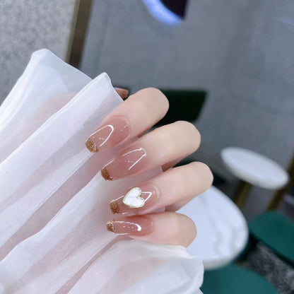 Dekoratives Press-On Nail Set mit Herzdesign Brehn