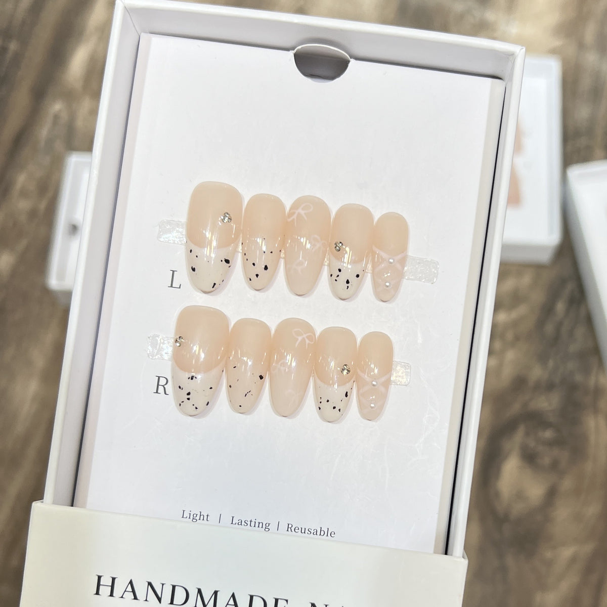 Handgemachtes dekoratives Press-On-Nagelset Brehn
