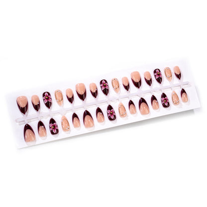 Dekoratives Floral Press-On-Nagelkunst-Set mit eleganten Verzierungen Brehn