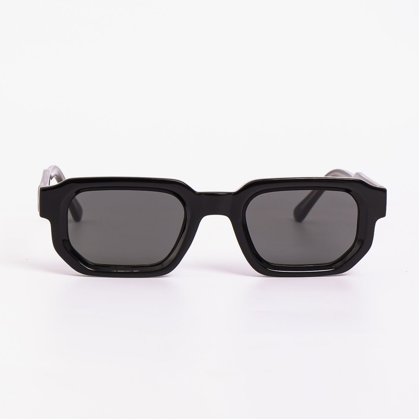 Damen Sonnenbrille im futuristischen Design mit glänzendem Rahmen und modischen Gläsern Brehn