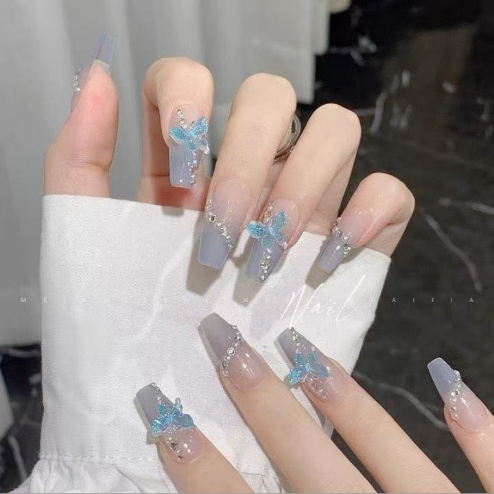 Kunstvolle Nagelverlängerungen mit Schmetterlingsdesign Brehn