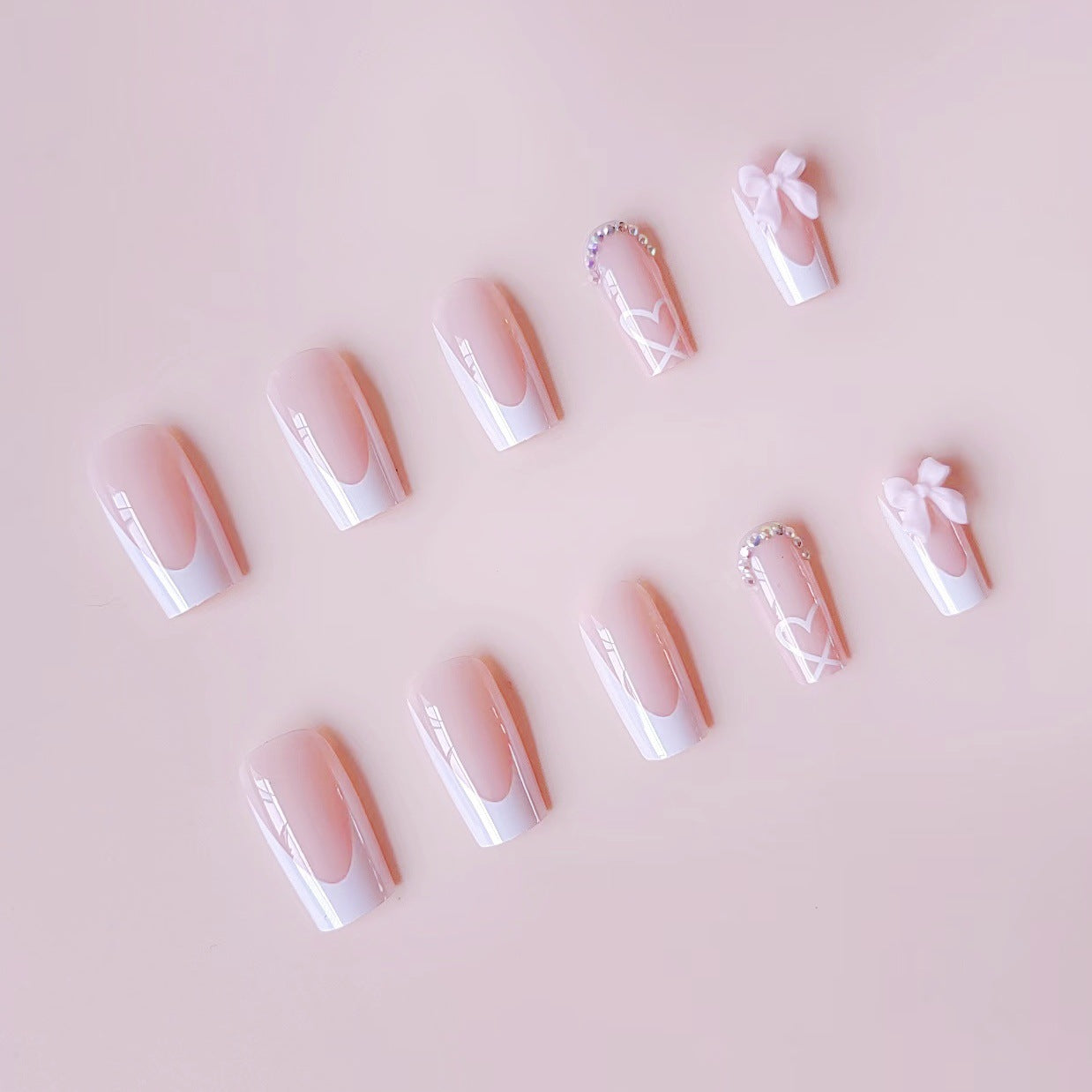 Kunstnagelset mit eleganten 3D-Schleifen und Strassverzierungen Brehn
