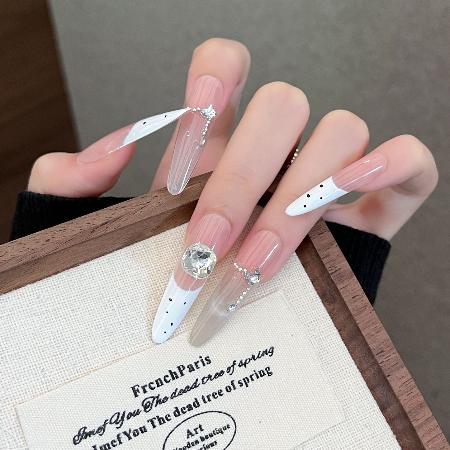 Elegantes handgefertigtes Press-On-Nagel-Set Brehn