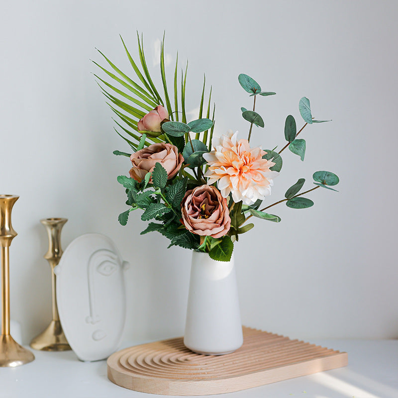Elegante künstliche Blumenarrangement