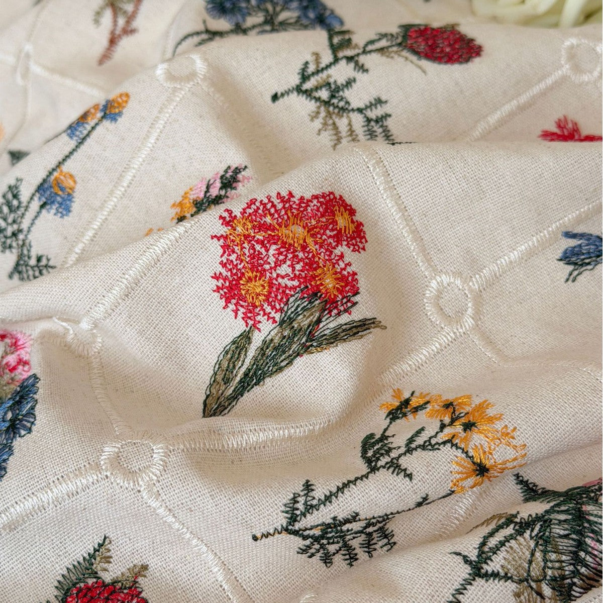 Boho-Bettwäsche-Set mit gesticktem Blumenmuster und Volantkissen Brehn