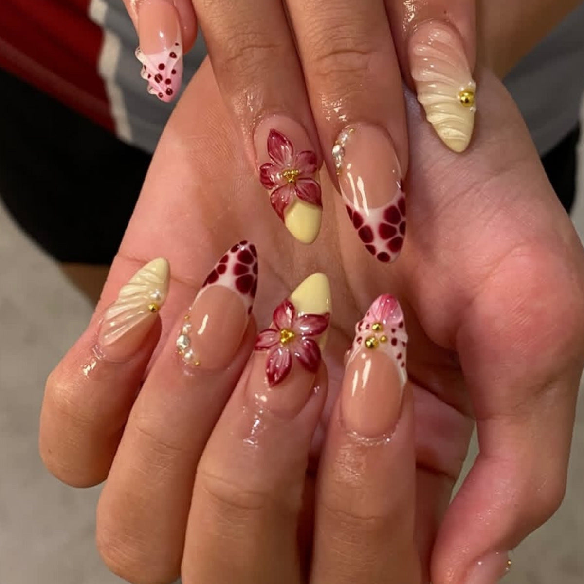 Künstlerisches Floral-Nageldesign-Kit Brehn
