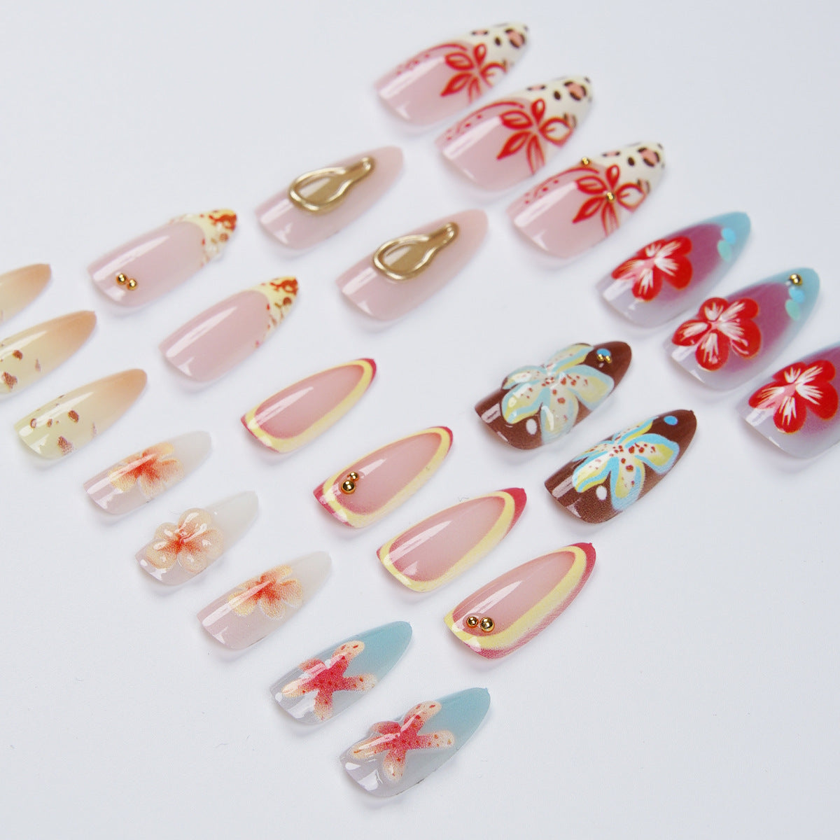 Kunstnagelset mit floralen Akzenten Brehn