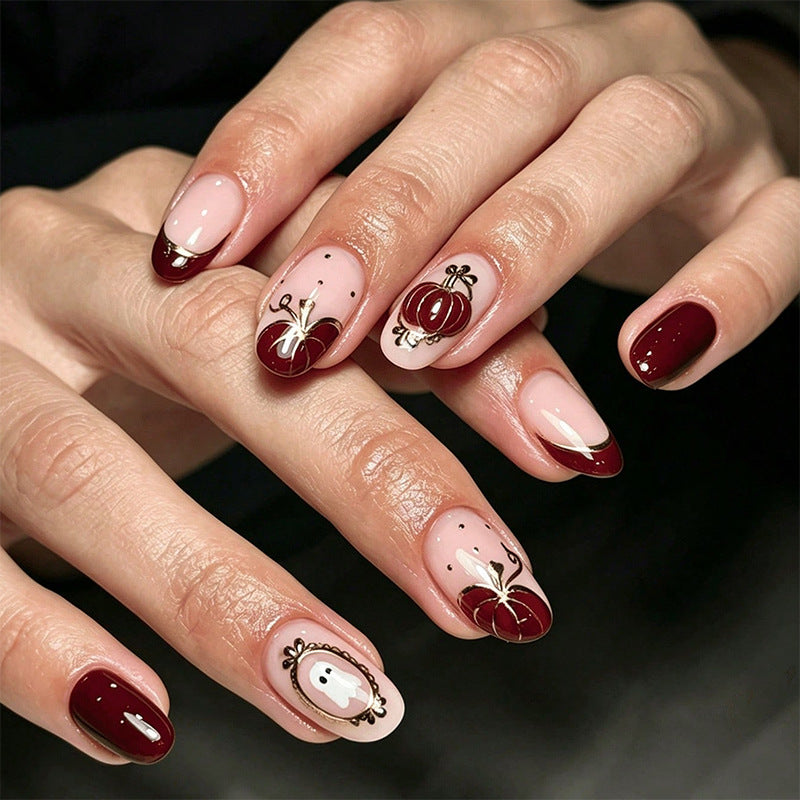 Kunstvolle Nagelspitzen mit herbstlichem Design Brehn