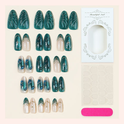Kunstnagelset mit Exklusivem Blattdesign und Eleganten Glitzerakzenten Brehn