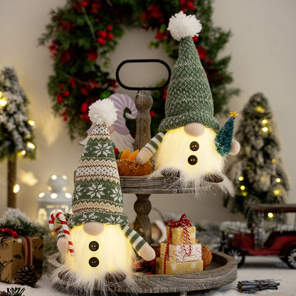 Dekorative Weihnachtsgnom mit leuchtenden Details Brehn