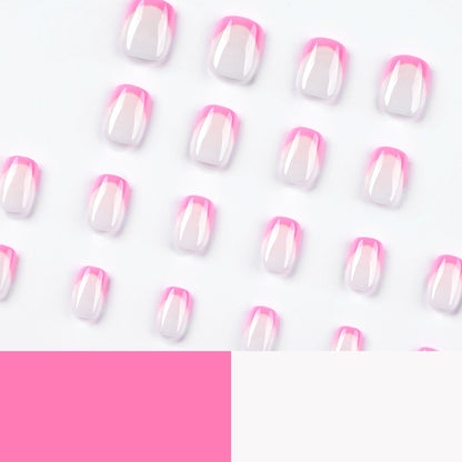 Kunstvolle Nagelgestaltung mit elegantem French-Tip und modernen Akzenten Brehn